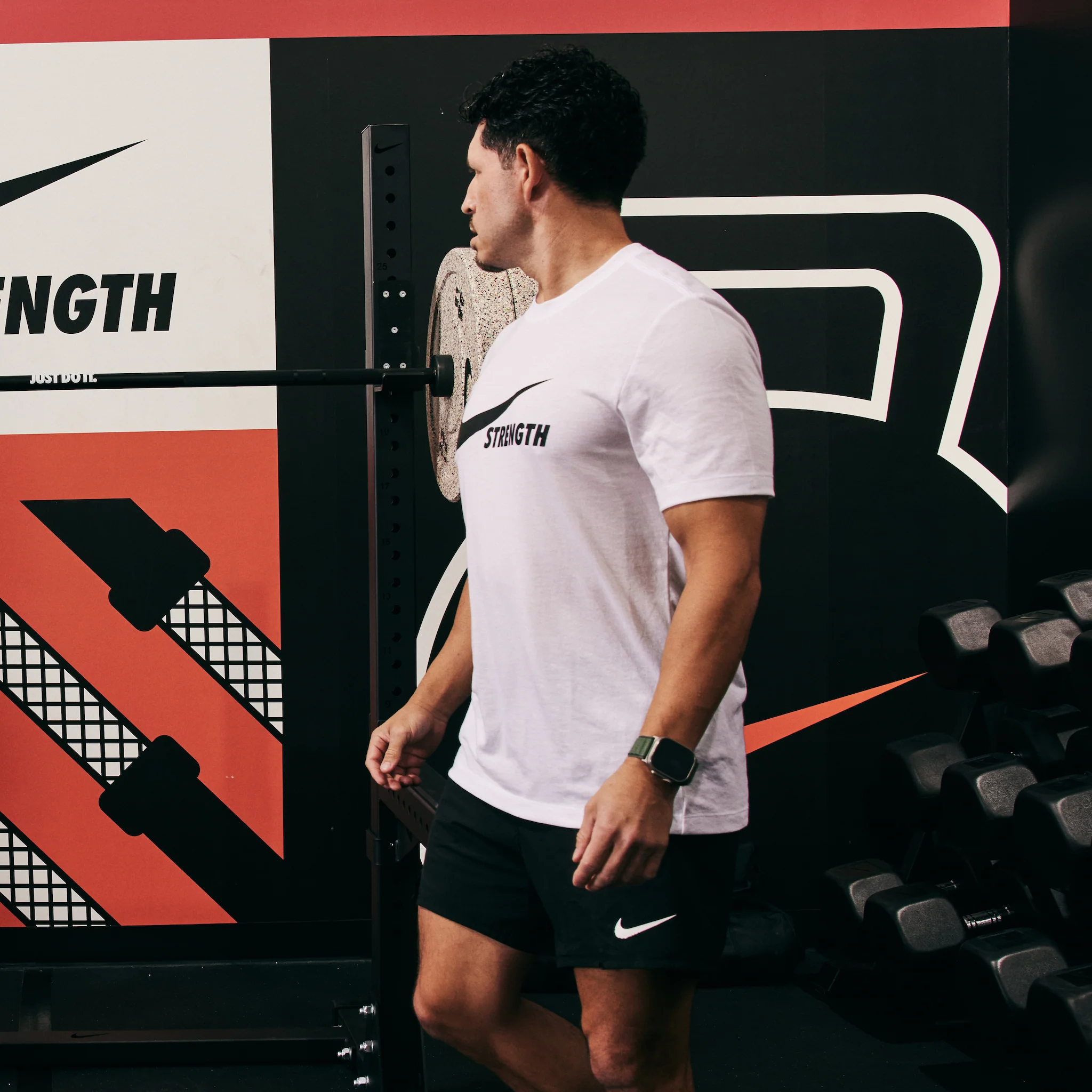 Nike Strength Men's Tee - Image 10