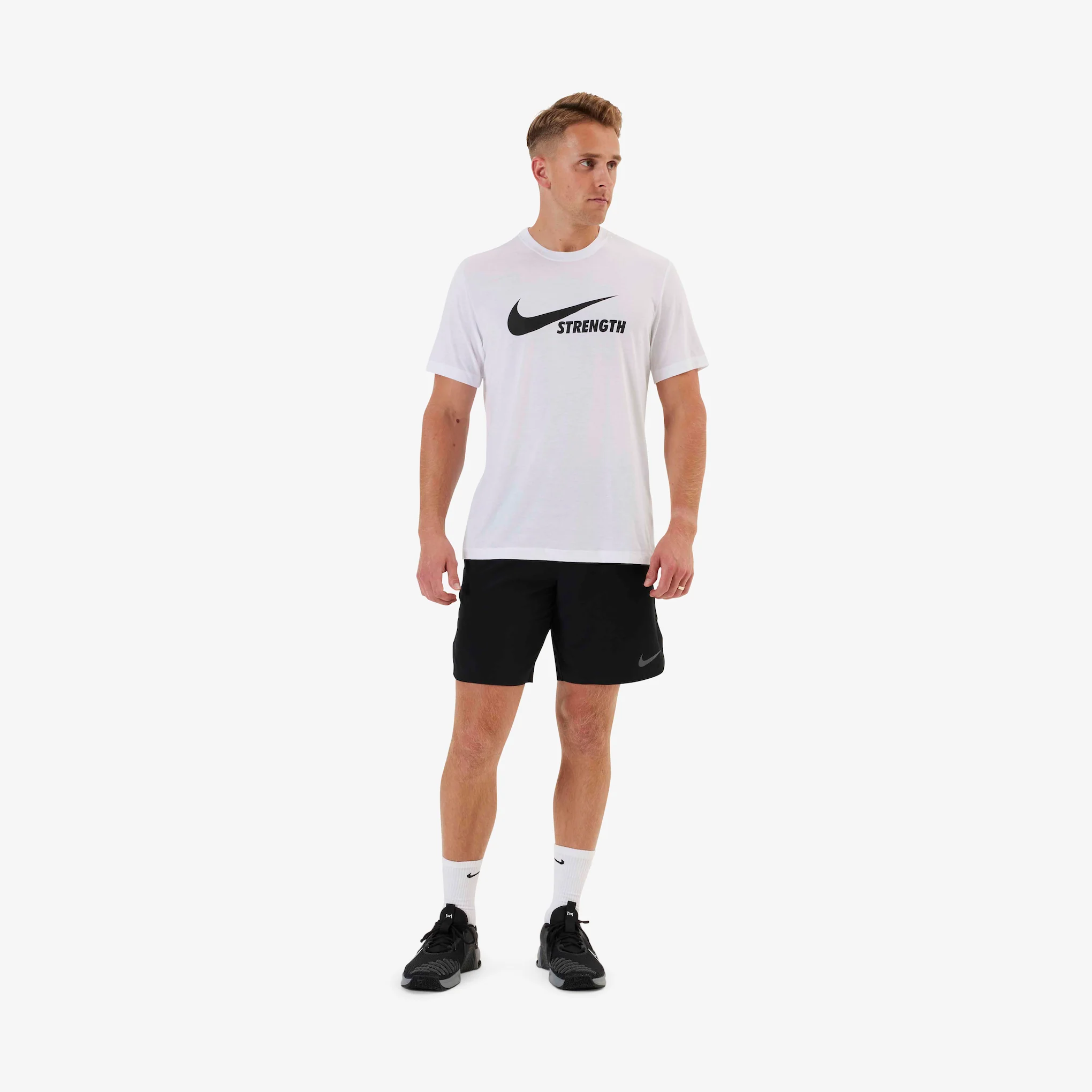 Nike Strength Men's Tee - Image 12