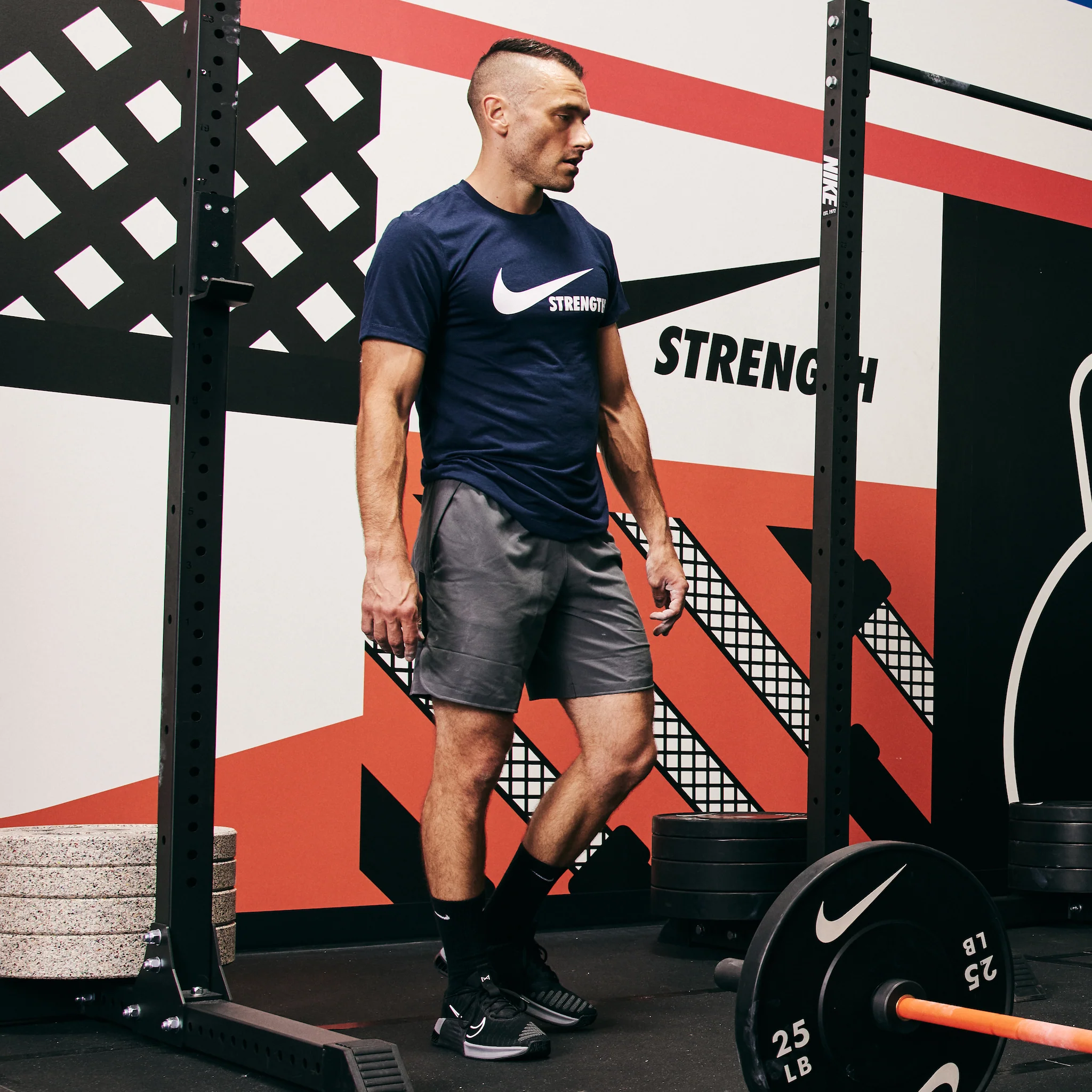 Nike Strength Men's Tee - Image 15