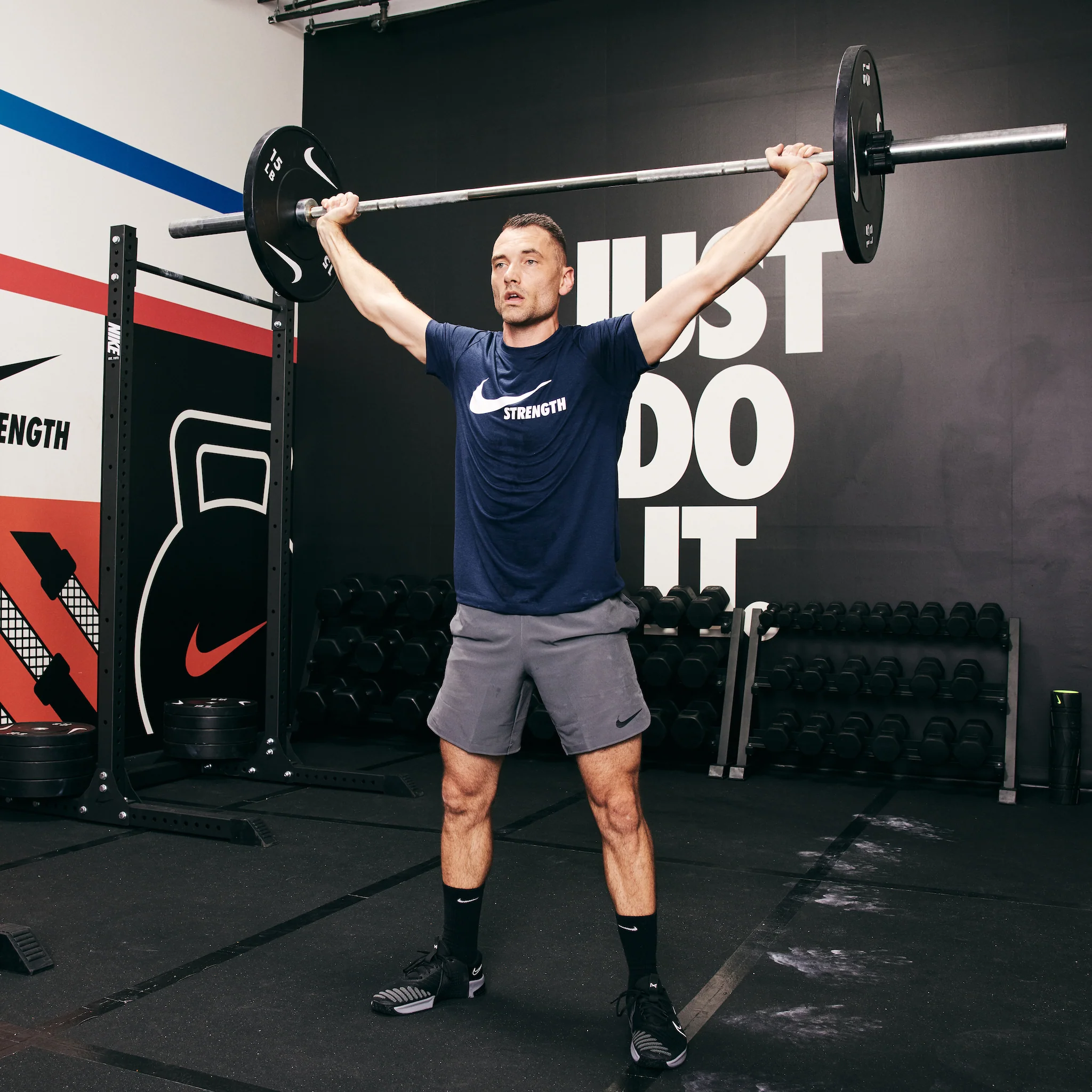 Nike Strength Men's Tee - Image 16