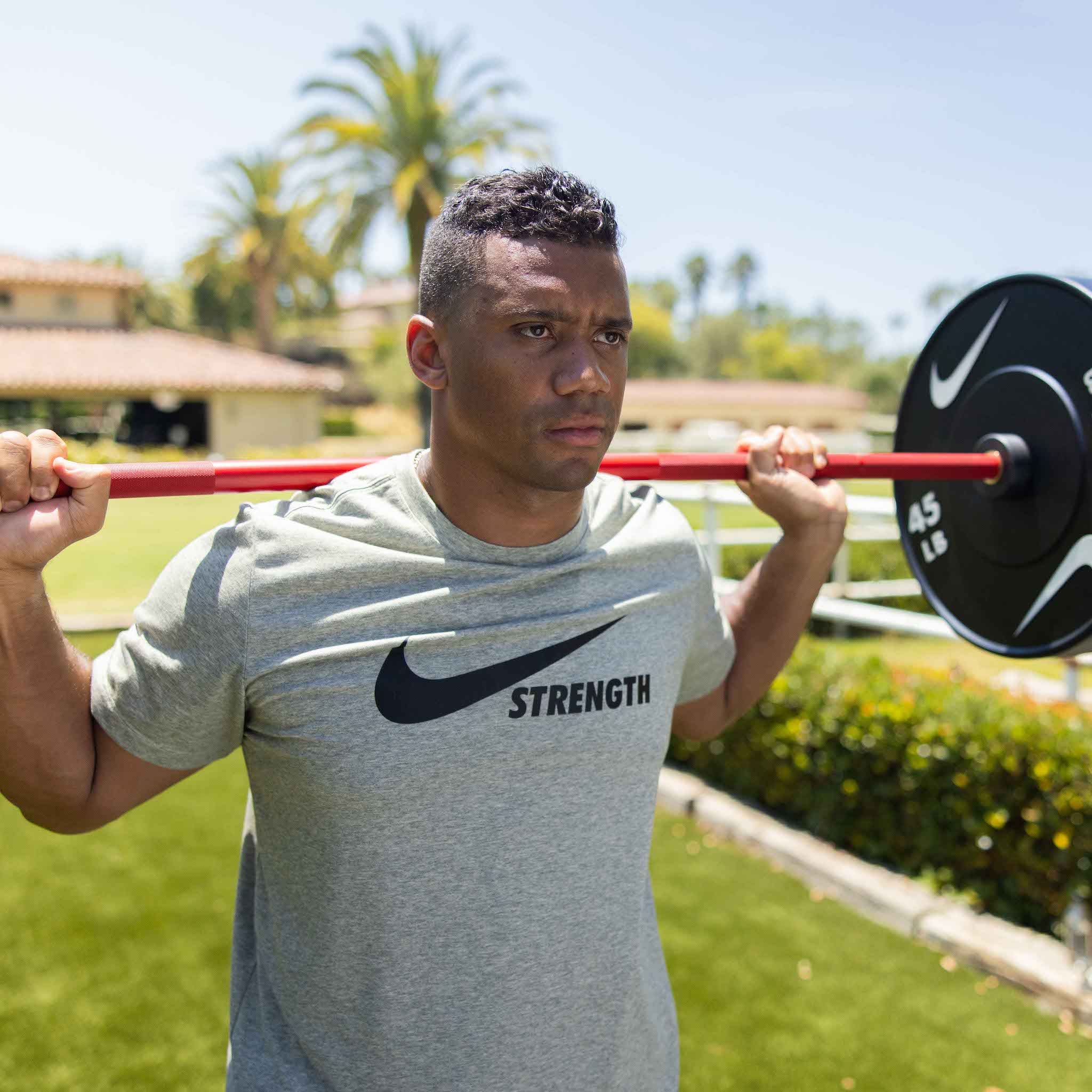 Nike Strength Men's Tee - Image 21